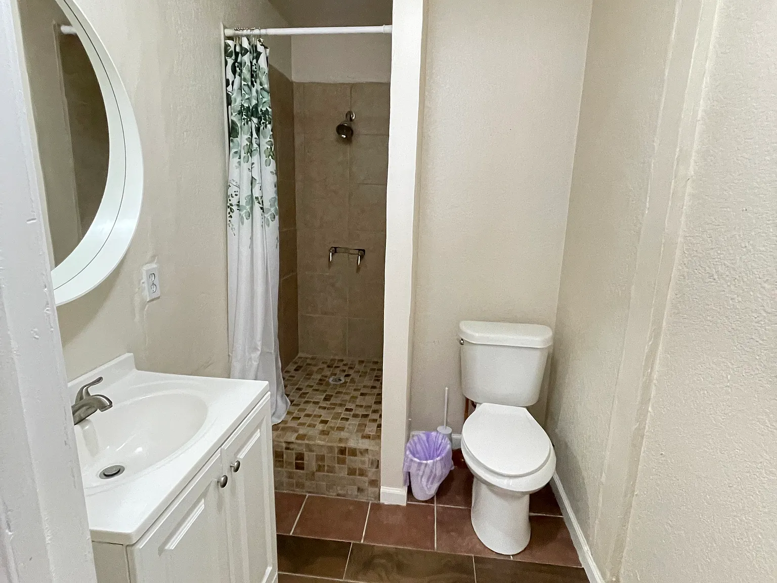 5 bed, 2100 sqft, $2,100 — Photo 3
