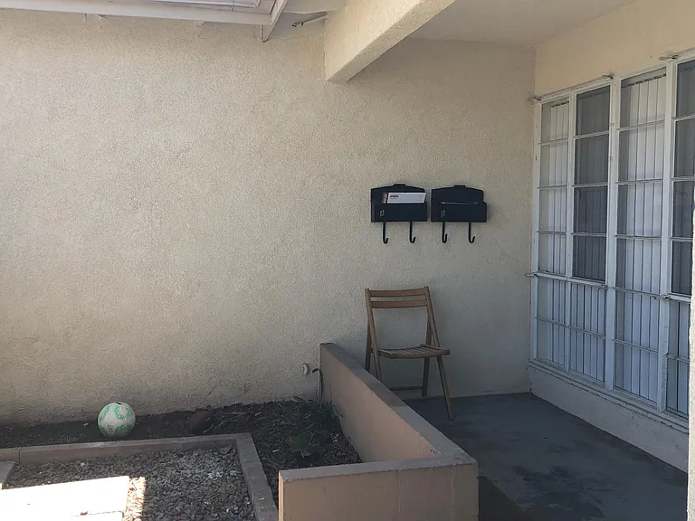 756 Jefferson Ave #B — Photo 2