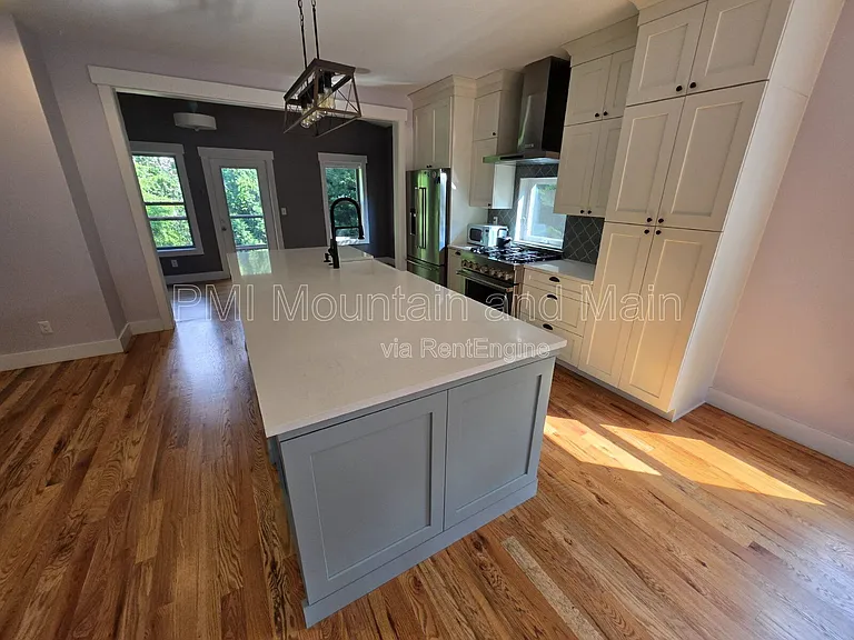 156 Bradley St — Photo 7