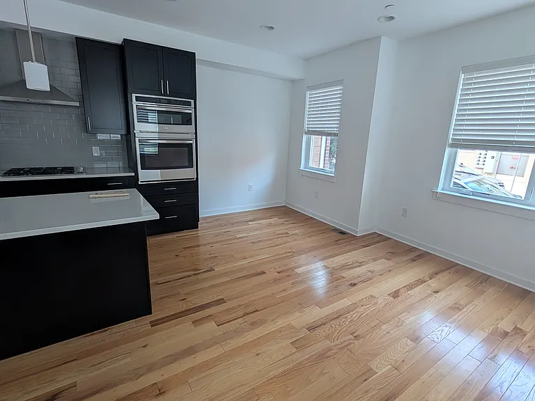 950 Shackamaxon St — Photo 2