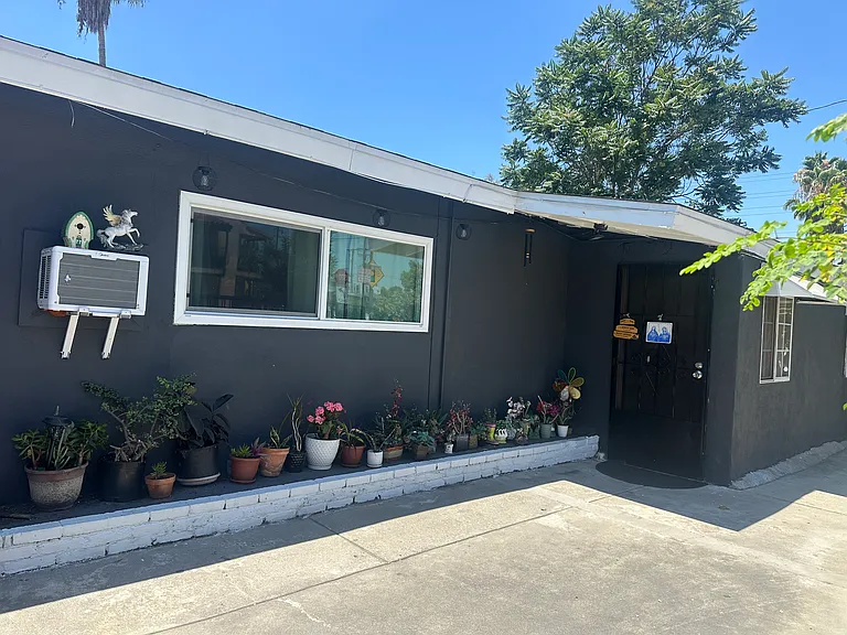 114 E Saxon Ave — Photo 8