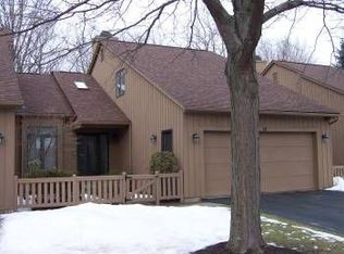 24 Sky Ridge Dr, Rochester, NY 14625
