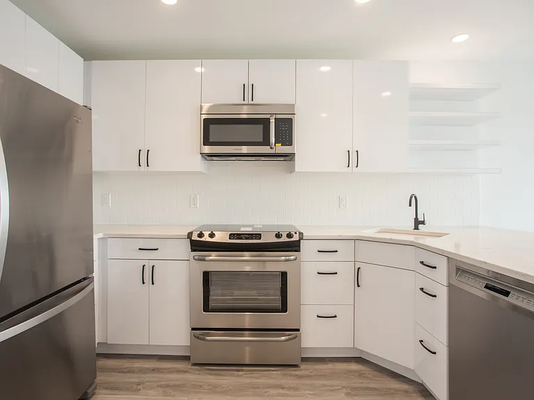 387 Manhattan Ave #6-C — Photo 3