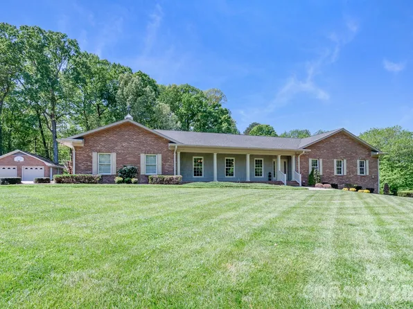 1178 Autumn Ln, New London, NC 28127