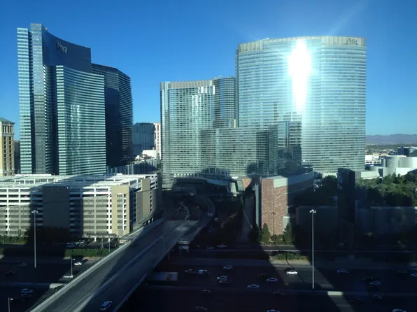 4525 Dean Martin Dr, Las Vegas, NV