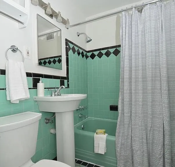 704 Devon Pl — Photo 20