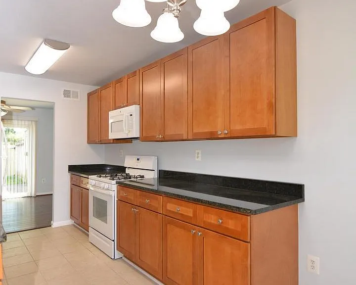 714 Hurley Ave — Photo 3