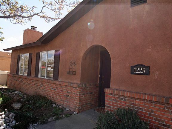 5th image of 1225 La Charles Dr NE