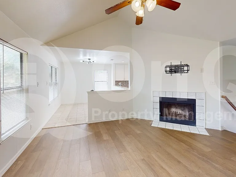 786 Pierre Ln — Photo 4