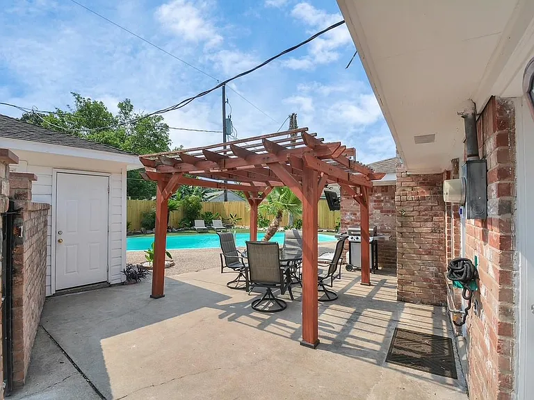 9811 Rocktree Dr — Photo 28
