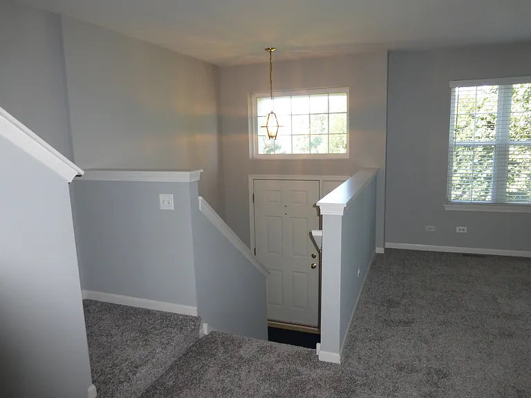 914 Clover Ln — Photo 8