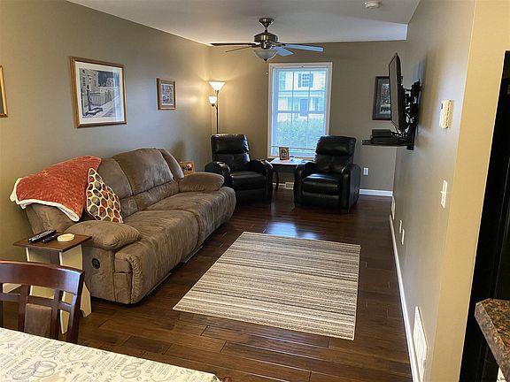 2nd image of 11 Charlton Ln