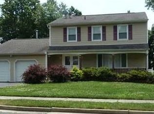 4 Paddock Ct, Edison, NJ 08820