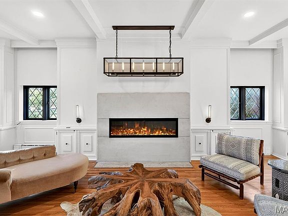 5th image of 37 Ridgemoor Dr