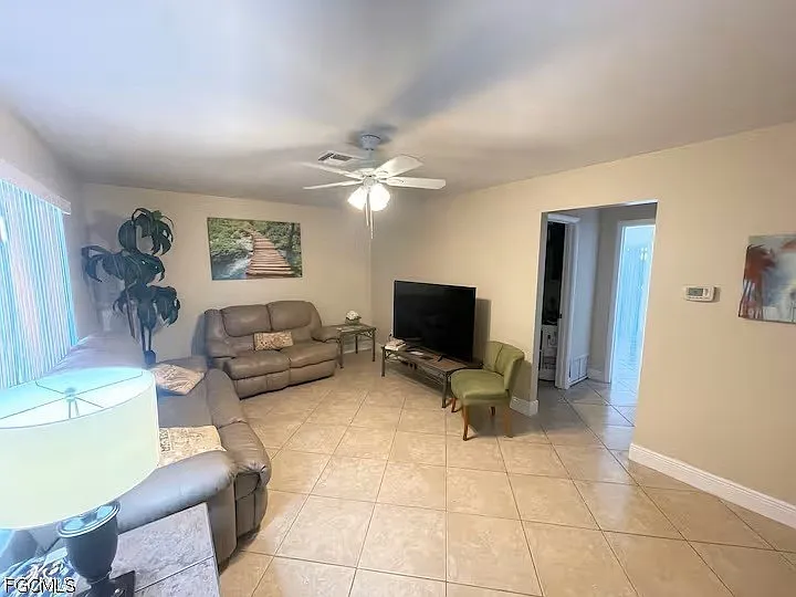 2 bed, 1.0 bath, 1740 sqft, $1,700 — Photo 3