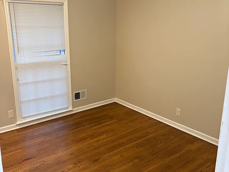 1109 Normandy Rd — Photo 8