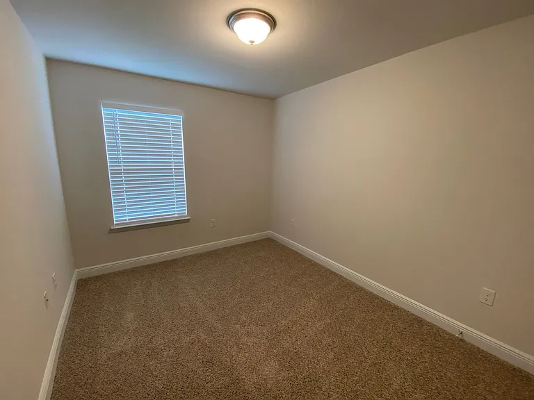 1611 Caleigh Ct — Photo 9