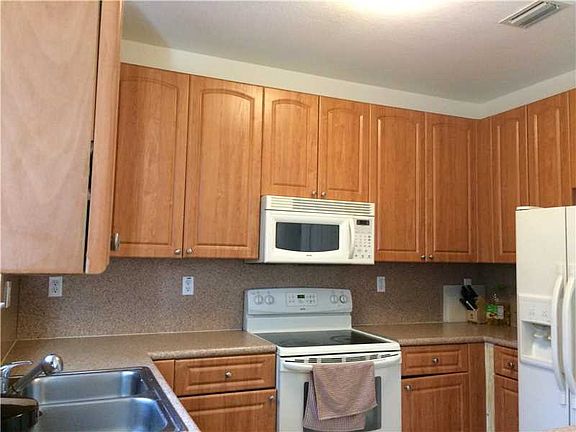 5th image of 2374 SE 12th St #205