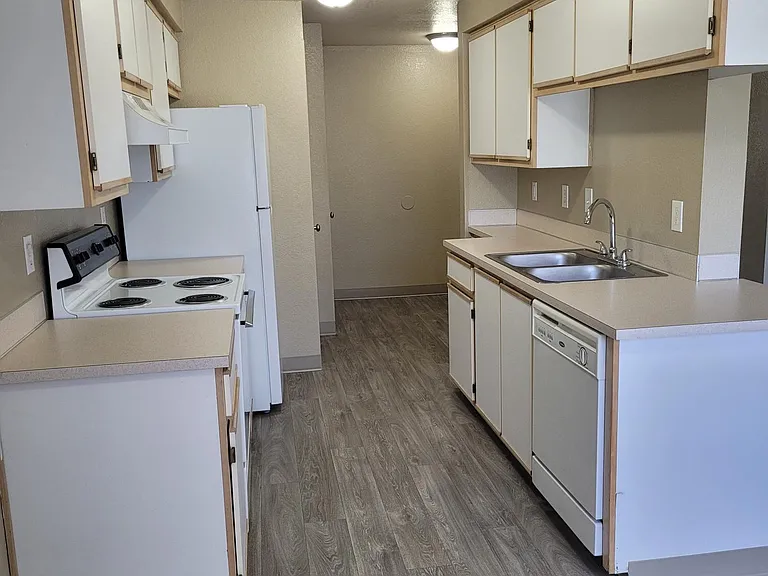 Overlook Pointe Apartments — Photo 8