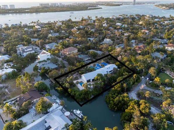 300 Garden Ln, Sarasota, FL 34242
