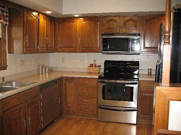 This kitchen is ready to start cookin!