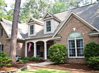 320 W Hedgelawn Way, Southern Pines, NC 28387