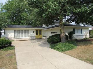 6168 Park Ridge Dr, North Olmsted, OH