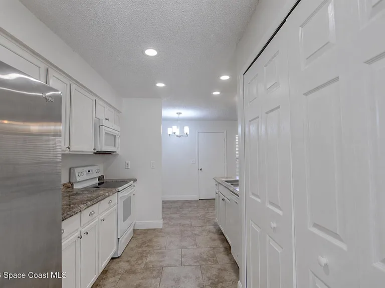283 E Towne Pl — Photo 13