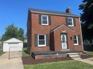 15701 Glander Ave, Eastpointe, MI 48021