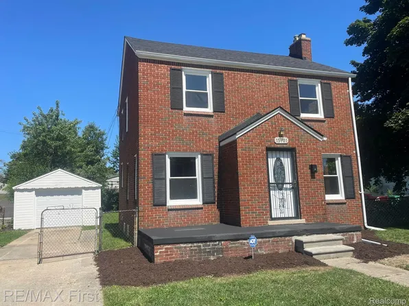 15701 Glander Ave, Eastpointe, MI 48021