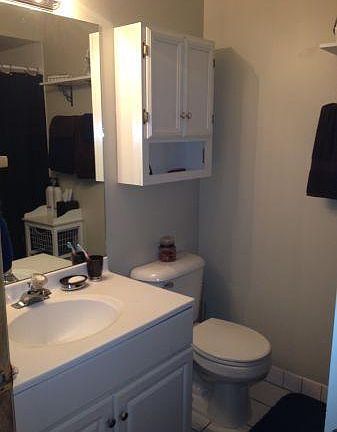 3rd image of 1042 N Wood St #N28wzby0t
