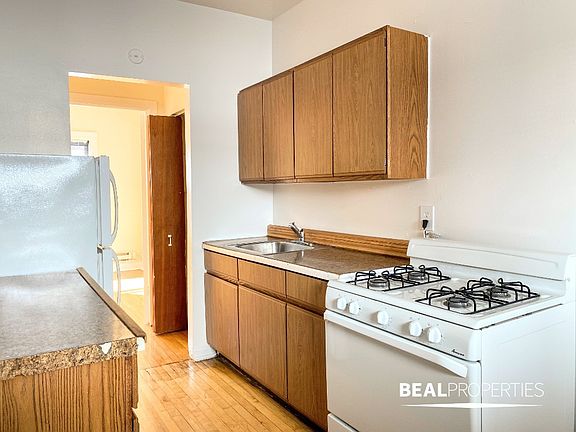 3rd image of 817 W Waveland Ave #N2