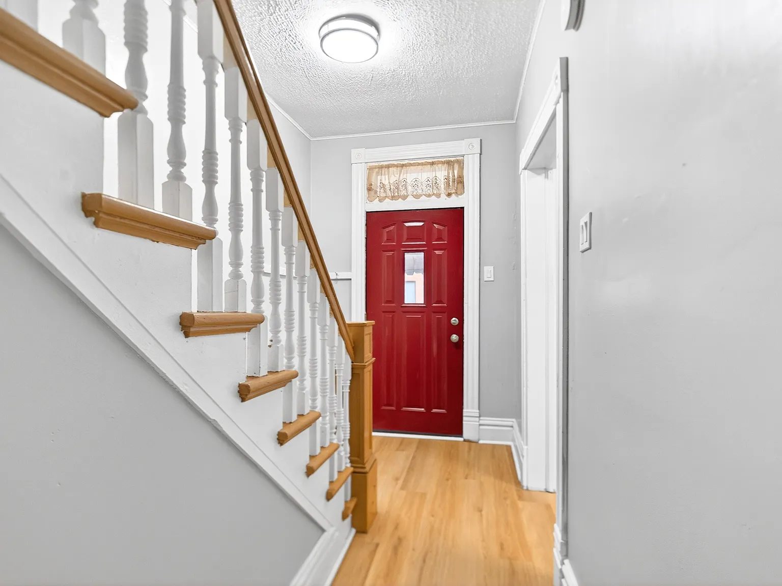4 bed, 2.5 bath, 1673 sqft, $2,000 — Photo 4