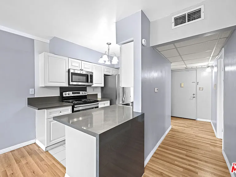 12801 Moorpark St #308 — Photo 9