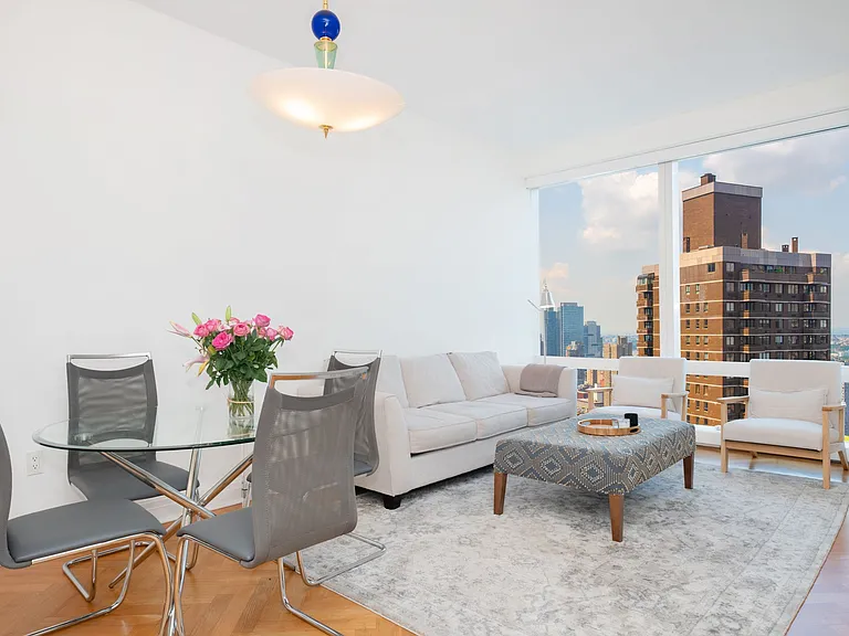 25 Columbus Cir #53F — Photo 2