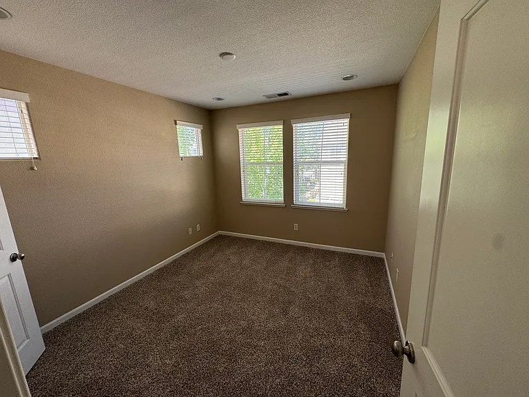 1679 Lone Oak Trl — Photo 8