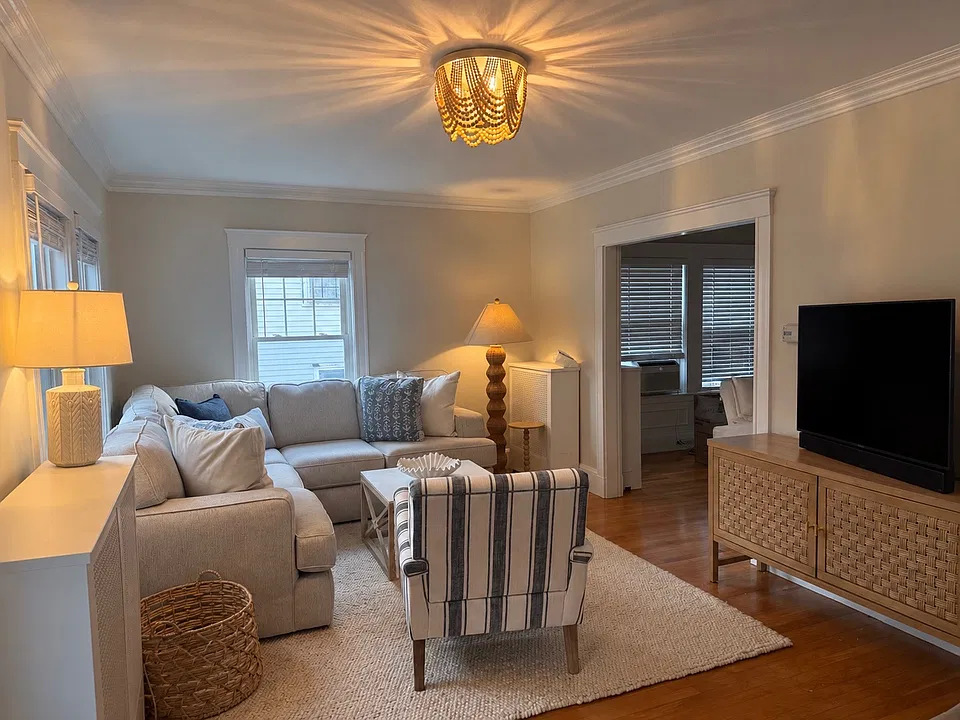 17 Laurel Rd #1