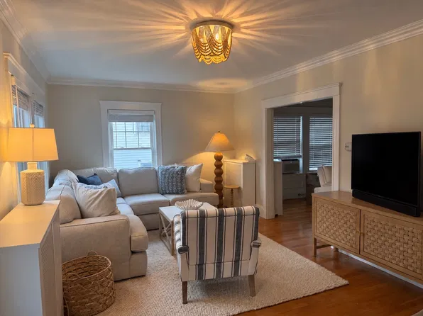 17 Laurel Rd #1, Milton, MA 02186