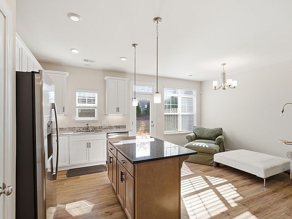 5th image of 324 Hollenbeck Place