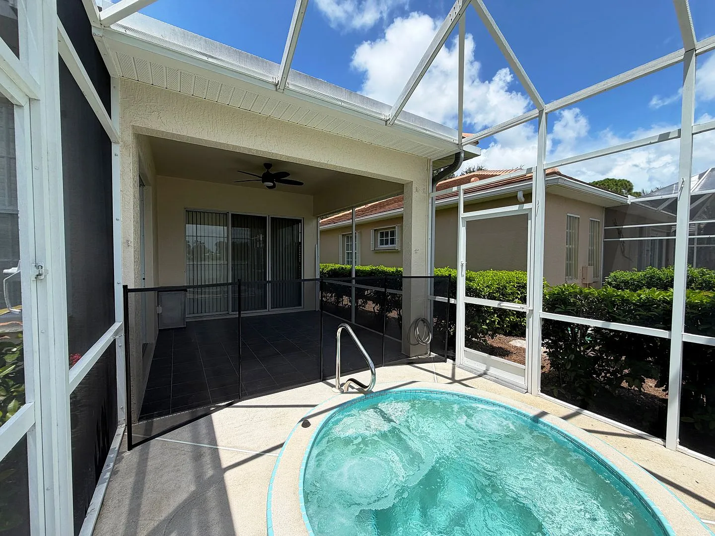 880 Chalmers Dr — Photo 4