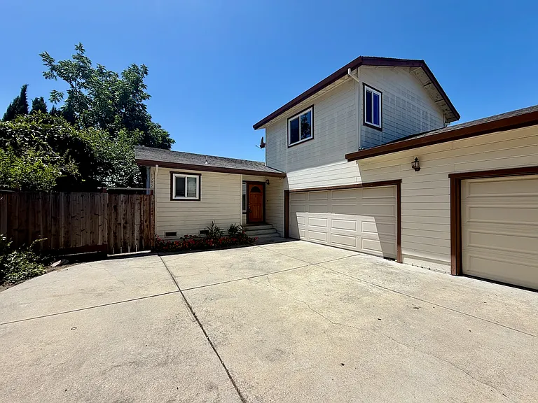 1582 Gordon St — Photo 6