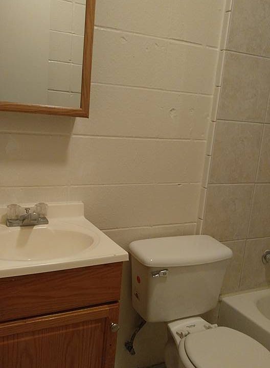 2nd image of 1806 Knapp St APT 2
