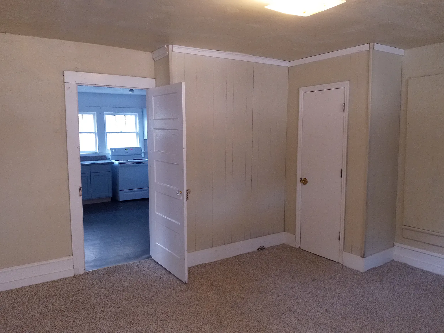3 bed, 1.5 bath, 1288 sqft, $975 — Photo 2