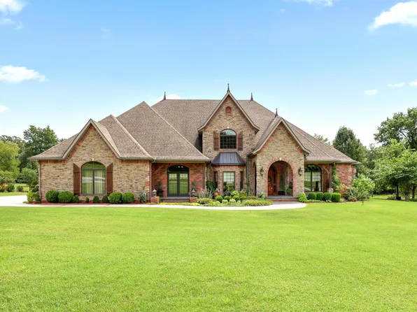 2057 N Loma Linda Drive, Loma Linda, MO 64804