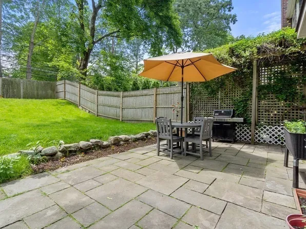 698 Beacon St Rear 698, Newton Center, MA 02459