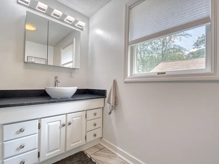 149 Lakeview Dr — Photo 28