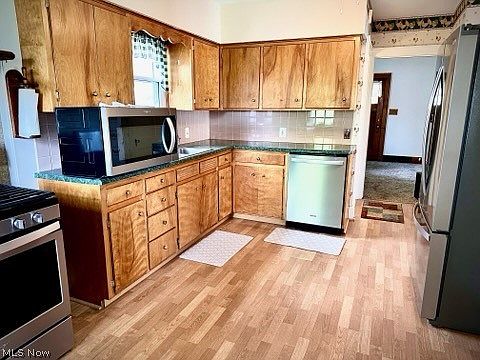 3rd image of 530 N Bentley Ave