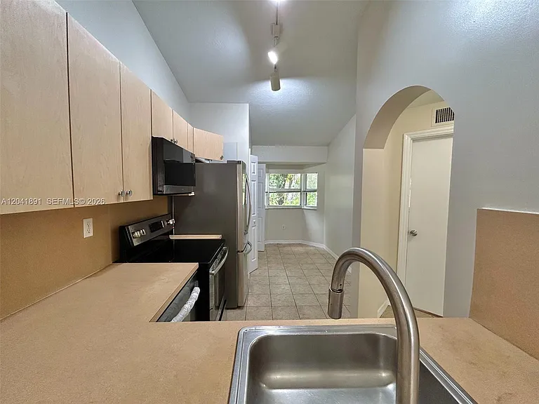 1270 SE 28th Ct #202 — Photo 5
