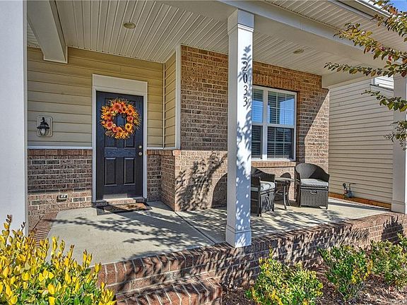 3rd image of 2033 Newport Dr #85