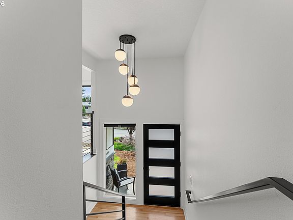5th image of 5619 SW Windsor Ct